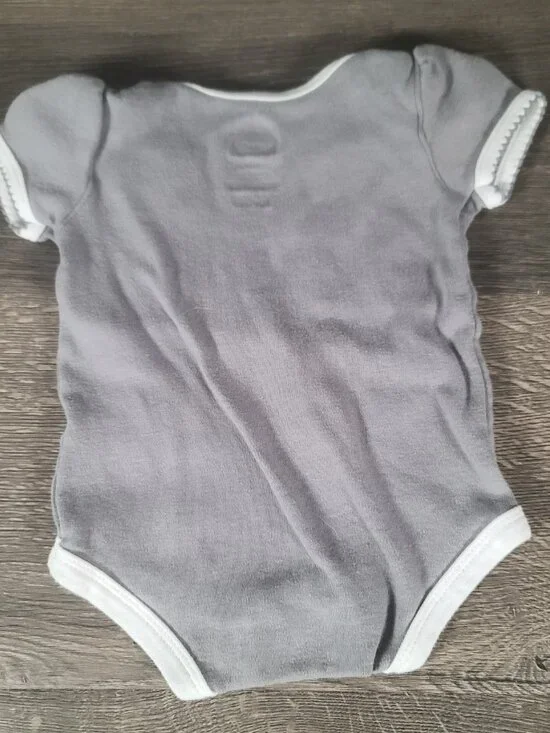 Lot of 2 Majestic New York Yankee Baby Girl's Size 0-3 Onesies. - Picture 10 of 15